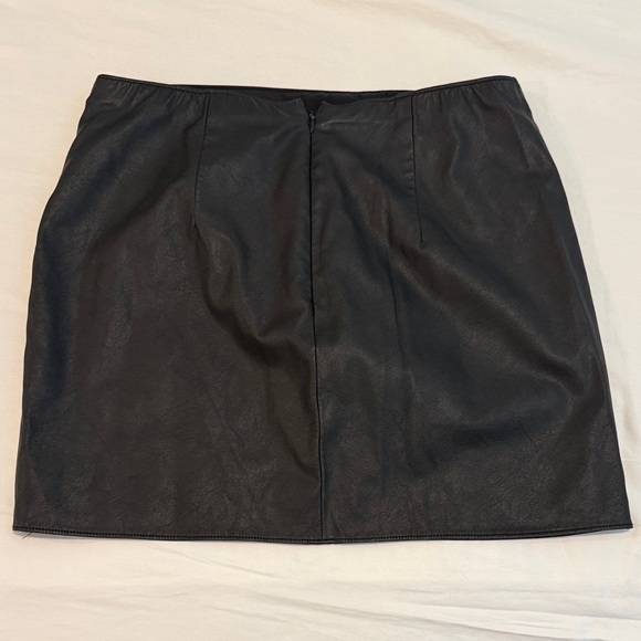 Abercrombie & Fitch Black Faux Leather Mini Skirt with Wrap Hem - Picture 3 of 7